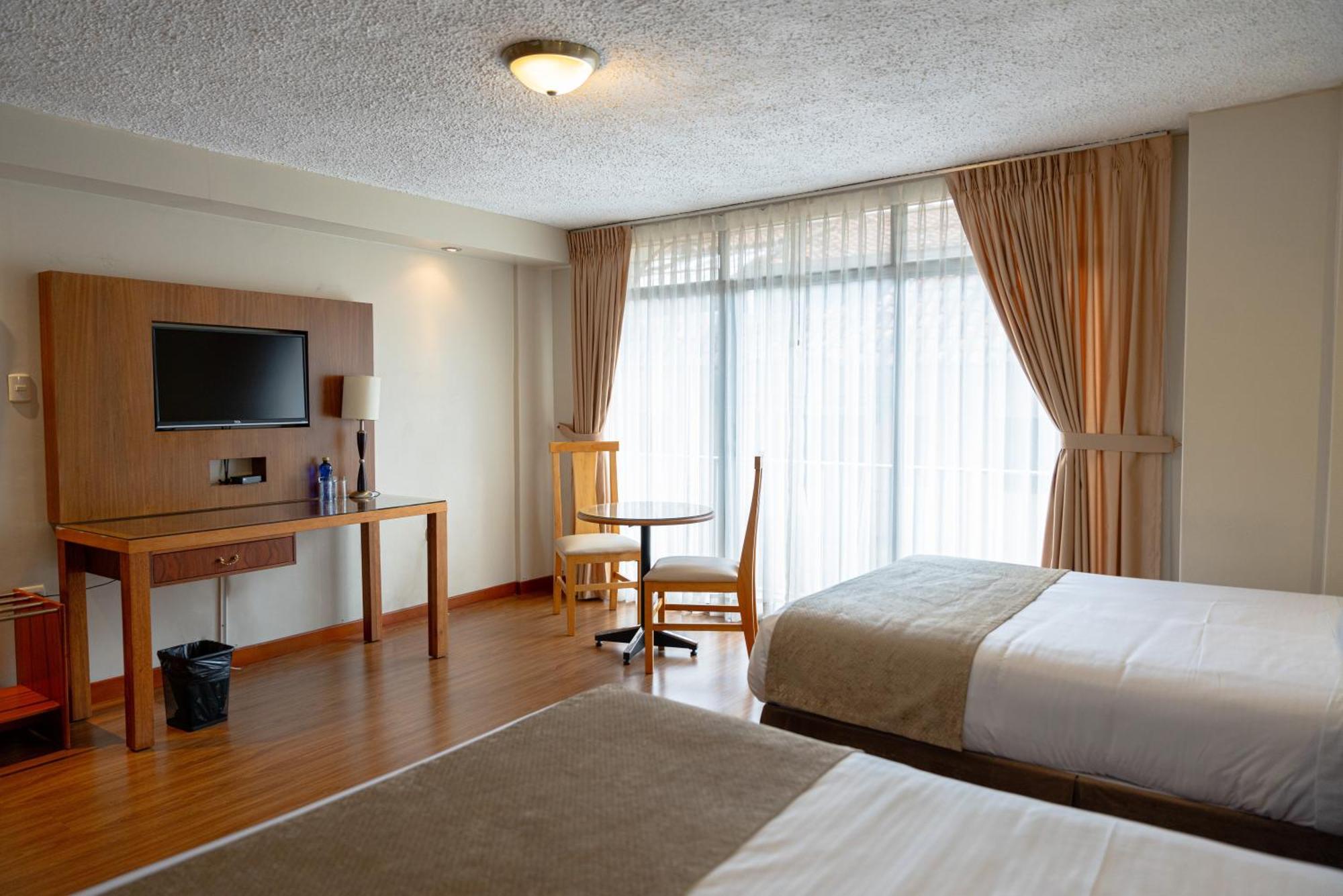Hotel Santa Monica กูเอ็งกา ภายนอก รูปภาพ