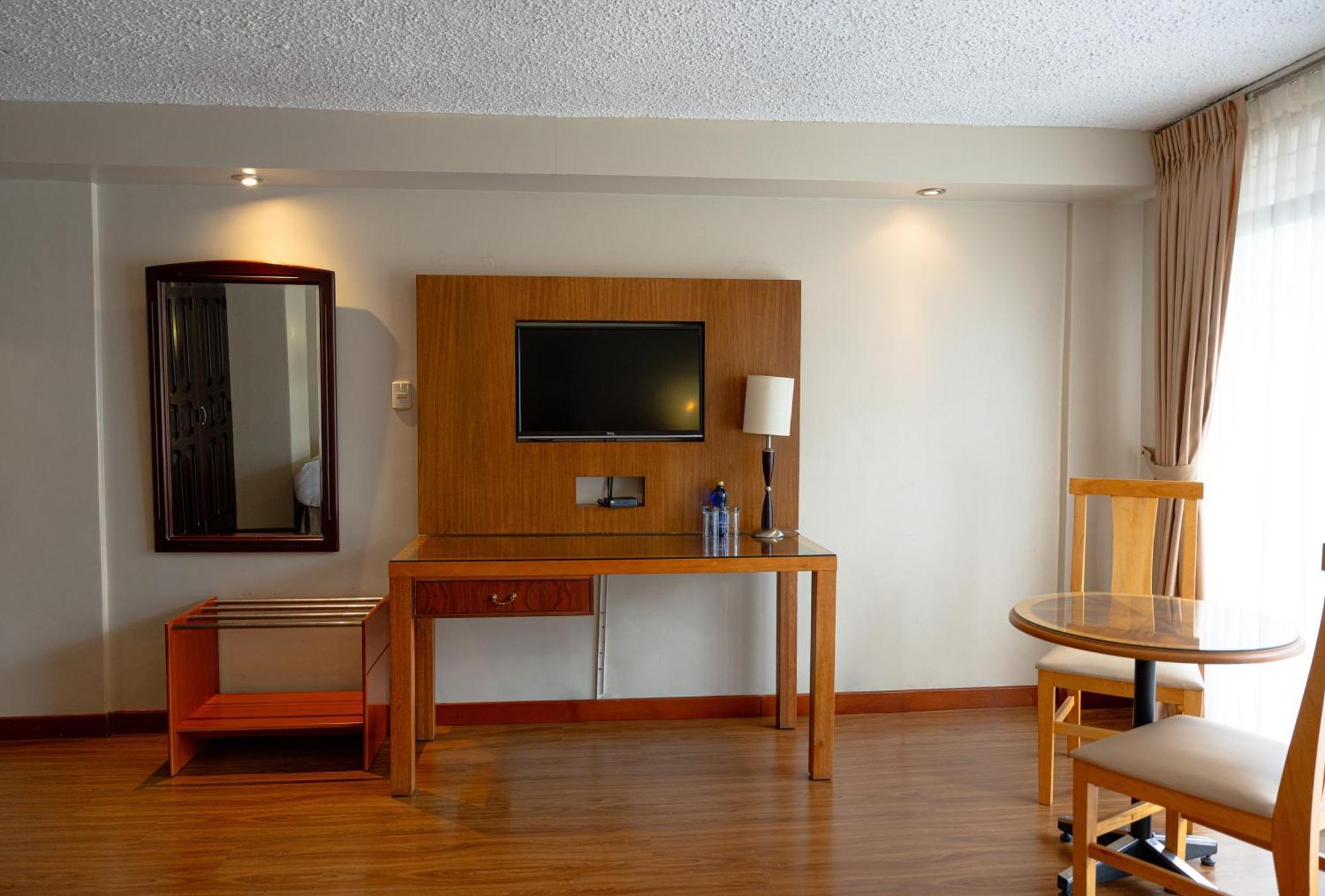 Hotel Santa Monica กูเอ็งกา ภายนอก รูปภาพ