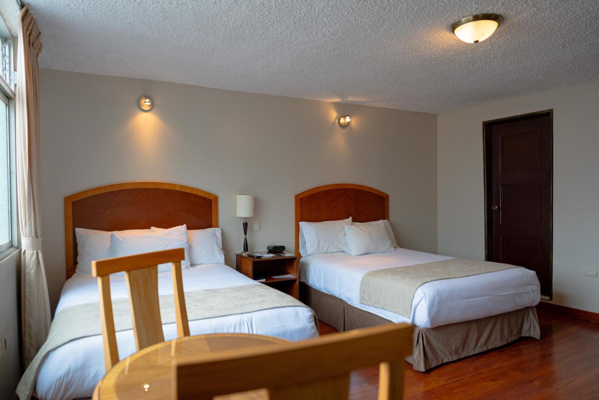 Hotel Santa Monica กูเอ็งกา ภายนอก รูปภาพ