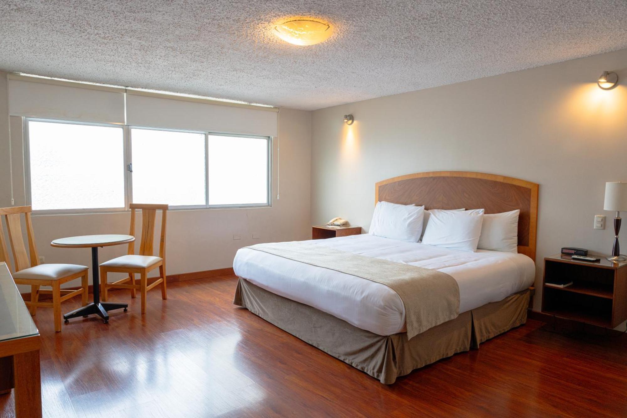 Hotel Santa Monica กูเอ็งกา ภายนอก รูปภาพ