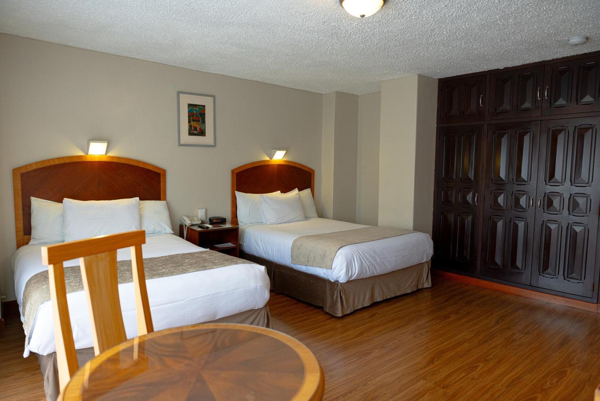 Hotel Santa Monica กูเอ็งกา ภายนอก รูปภาพ