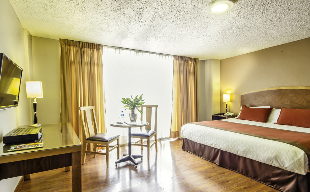 Hotel Santa Monica กูเอ็งกา ภายนอก รูปภาพ