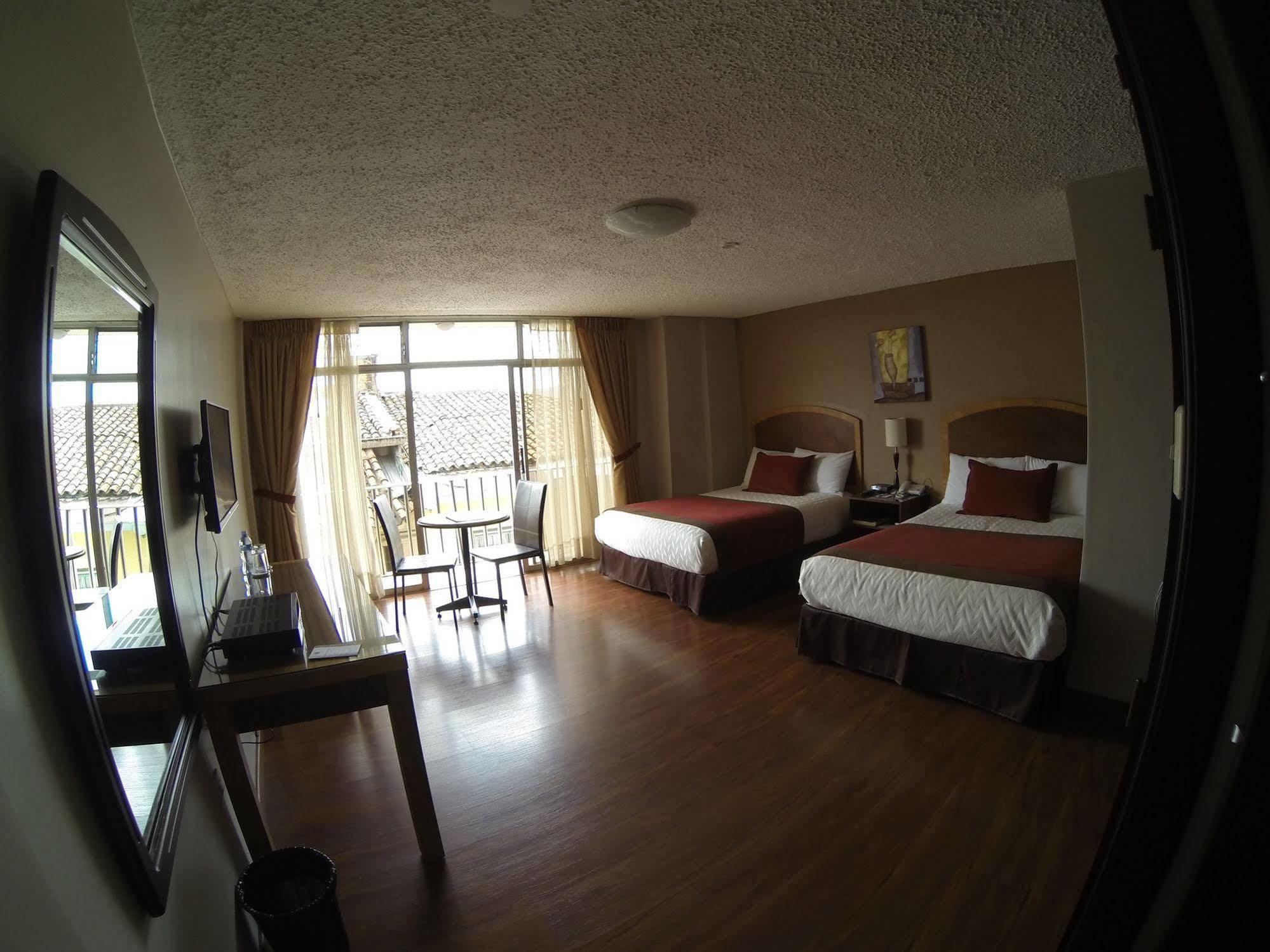 Hotel Santa Monica กูเอ็งกา ภายนอก รูปภาพ